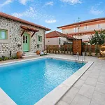 Pnoe Luxury - Private Pool Retreat & Bbq * イエリソス