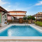 Pnoe Luxury - Private Pool Retreat & Bbq