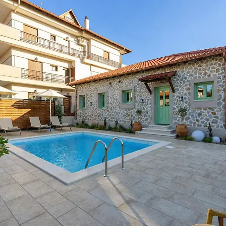 Pnoe Luxury - Private Pool Retreat & Bbq
