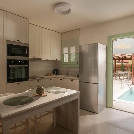 Villa Pnoe Luxury - Private Pool Retreat & Bbq Ierissos