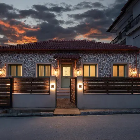 Pnoe Luxury - Private Pool Retreat & Bbq Villa Ierissos