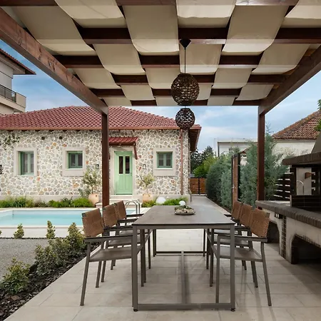 Pnoe Luxury - Private Pool Retreat & Bbq