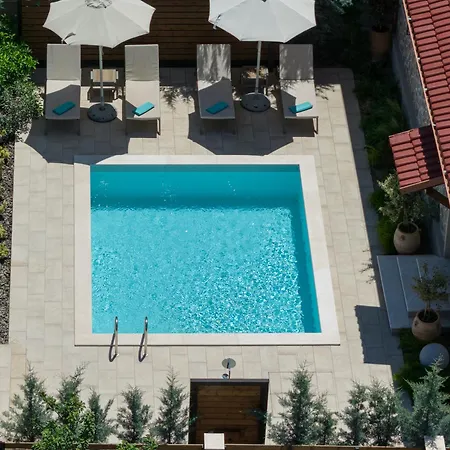 Villa Pnoe Luxury - Private Pool Retreat & Bbq